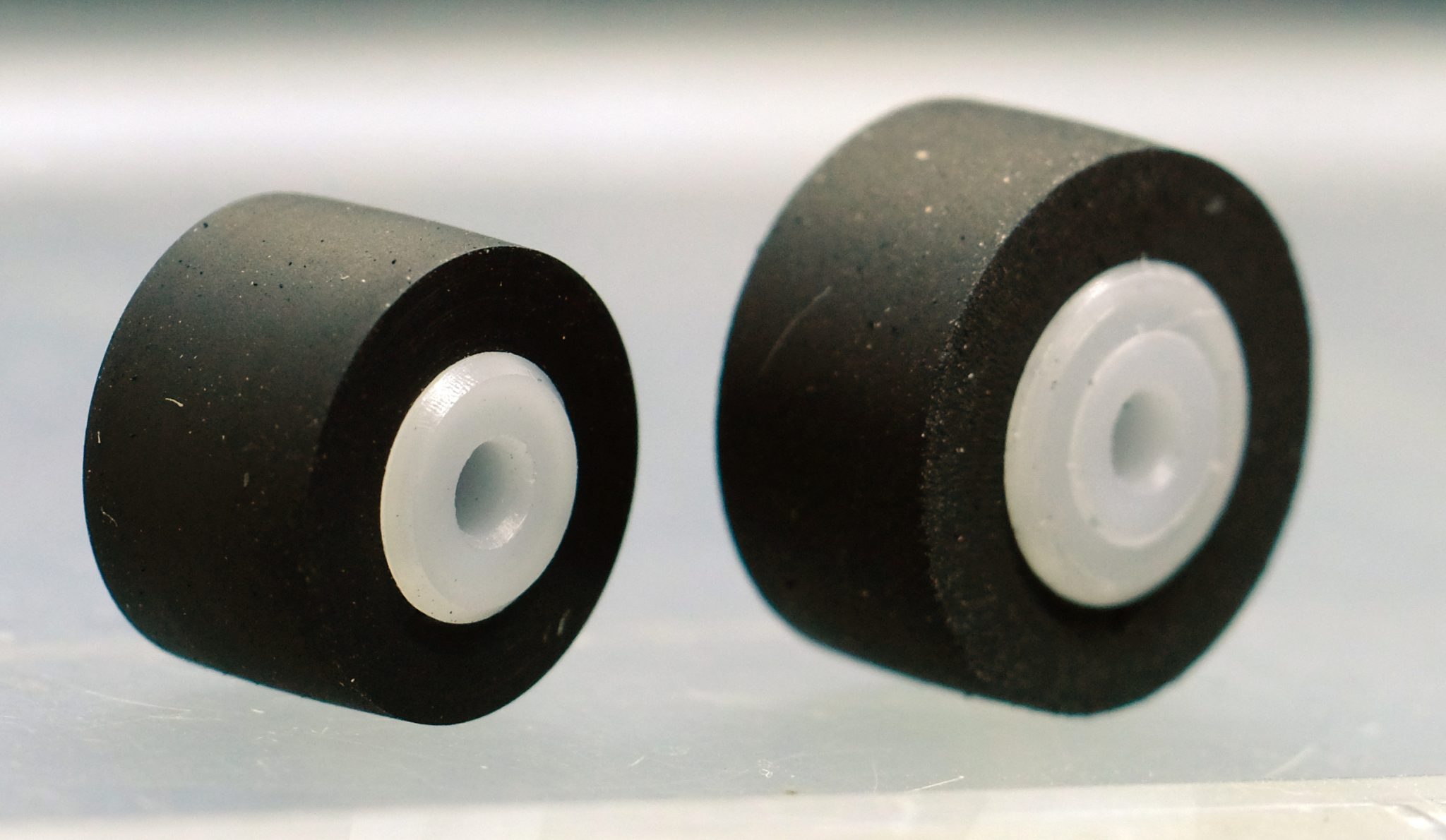 Hitachi D850 set of two pinch rollers Hitachi D850 set of two pinch